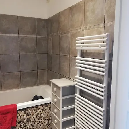 アパート T2 Imperial *