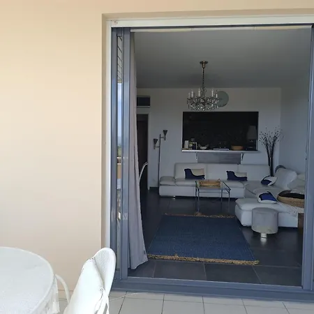 T2 Imperial アパート *